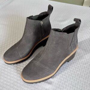Toms Maude Wedge Boot in Forged Iron Grey Suede  size 9